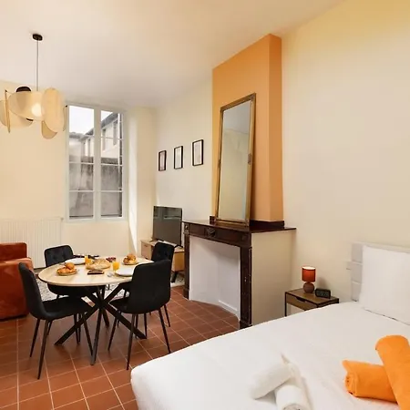 L'instant Voltaire Apartment